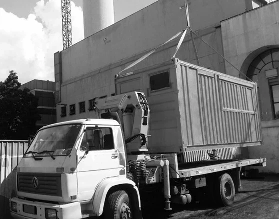 caminhão carga para içamento de containers